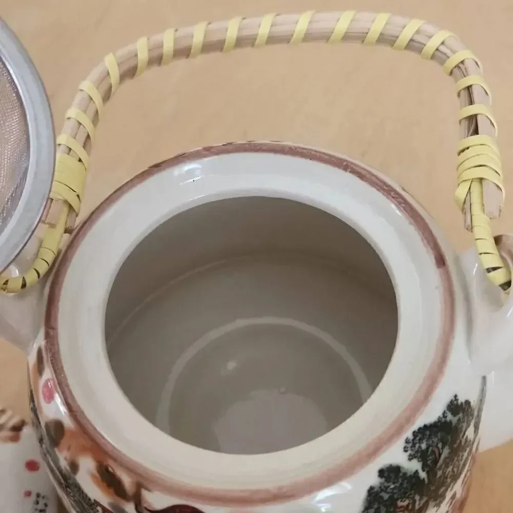 Chinese ceramic tea pot with strainer